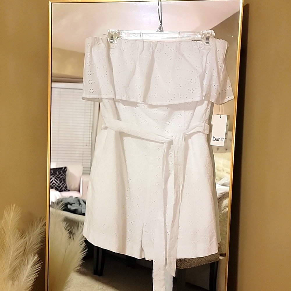 Women's white, one piece short romper. Cute!  Nwr size 6